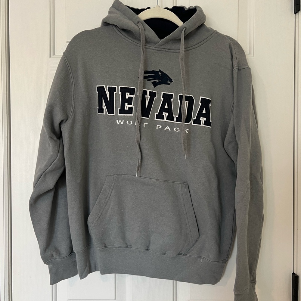 Colosseum Gray Nevada Wolf Pack Hoodie